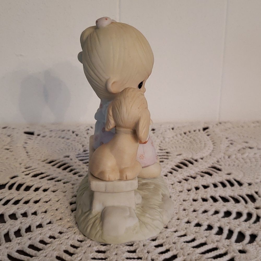 Vintage Enesco Precious Moments "Loving is Sharing" Porcelain Figurine - 1979 - Picture 4 of 6